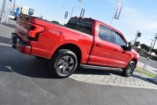 2023 Ford F-150 Lightning LARIAT