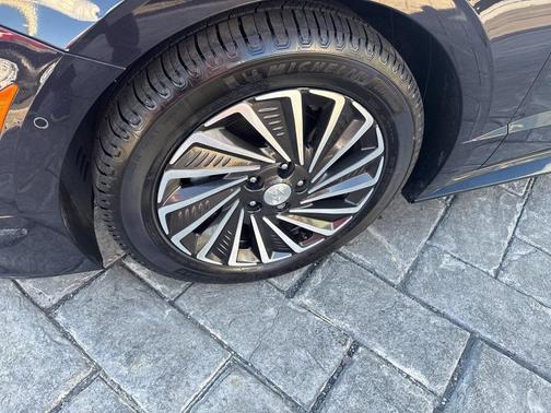 2023 Hyundai SONATA Hybrid Limited