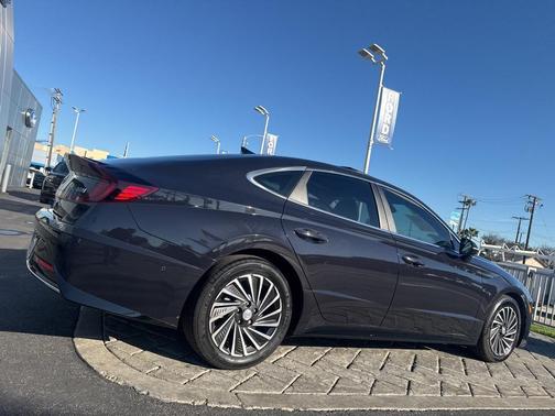 2023 Hyundai SONATA Hybrid Limited