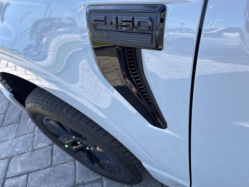 AVALANCHE 2026 Ford F-150 XLT