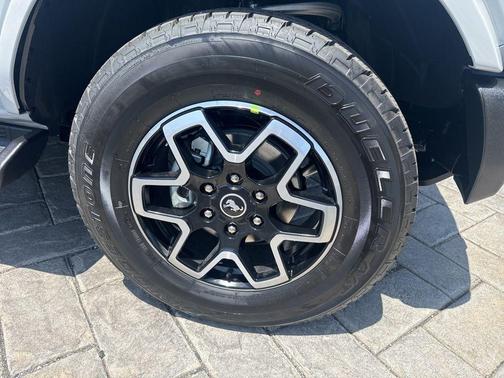 Avalanche 2026 Ford Bronco Outer Banks