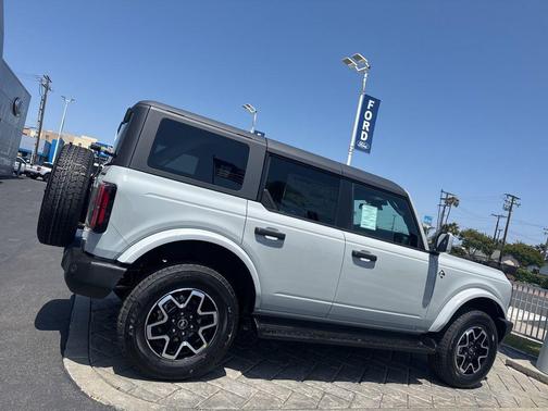 Avalanche 2026 Ford Bronco Outer Banks