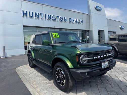 ERUPTION GREEN METALLIC 2025 Ford Bronco Outer Banks