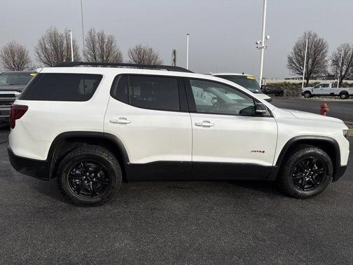 2023 GMC Acadia AT4