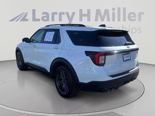 White Metallic 2025 Ford Explorer ST