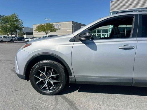 2017 Toyota RAV4 SE