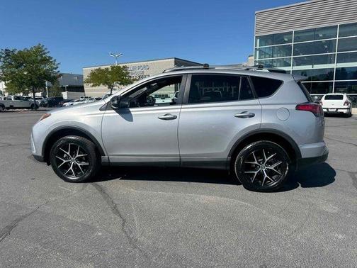 2017 Toyota RAV4 SE