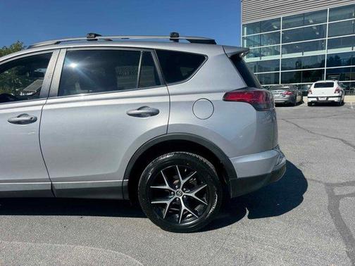 2017 Toyota RAV4 SE
