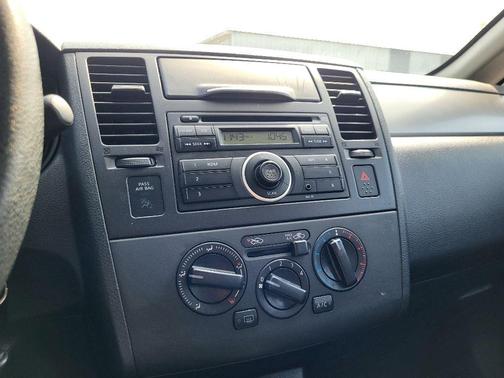 2011 Nissan Versa 1.8 S