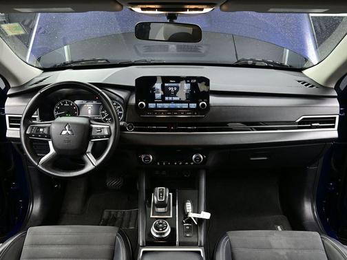 2024 Mitsubishi Outlander SE