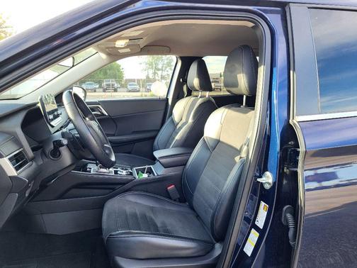 2024 Mitsubishi Outlander SE Black Edition