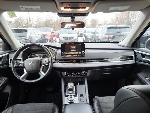 2023 Mitsubishi Outlander SE Special Edition