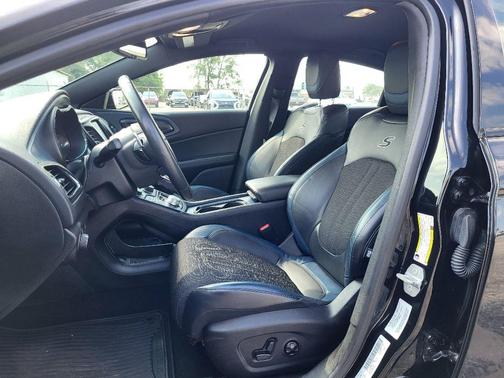 2016 Chrysler 200 S