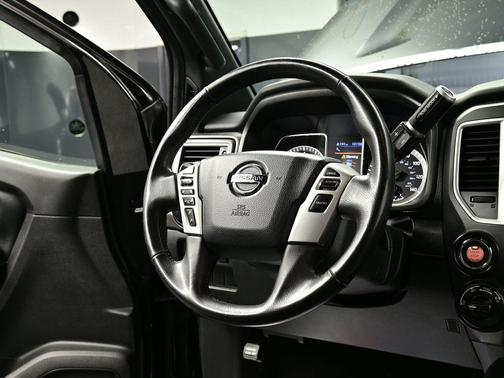2019 Nissan Titan SV