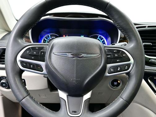 2023 Chrysler Pacifica Hybrid Limited