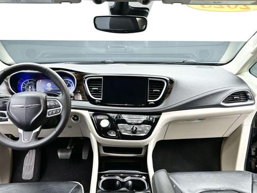 2023 Chrysler Pacifica Hybrid Limited