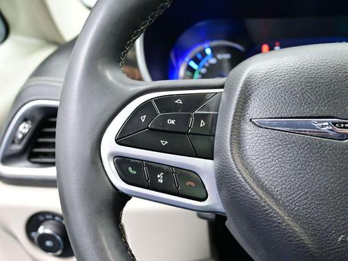 2023 Chrysler Pacifica Hybrid Limited