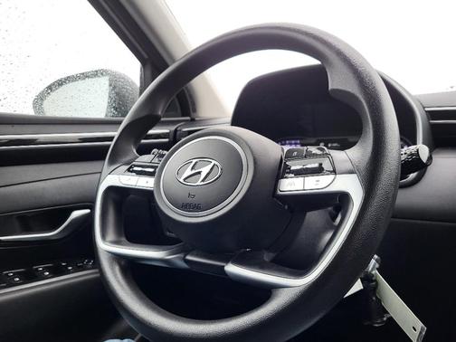 2023 Hyundai TUCSON SE