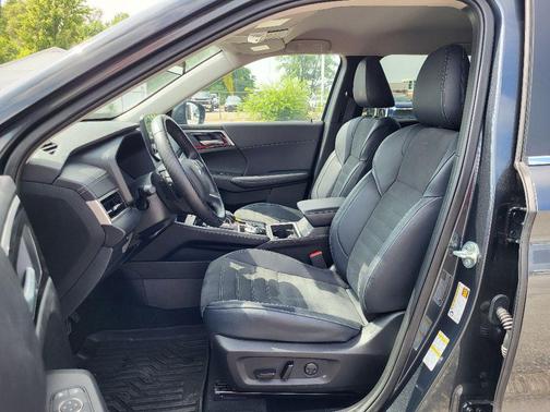 2024 Mitsubishi Outlander SE Black Edition