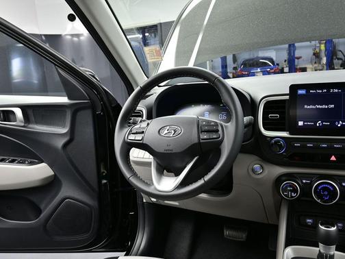 2025 Hyundai VENUE SEL