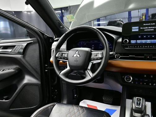 2023 Mitsubishi Outlander PHEV 40th Anniversary