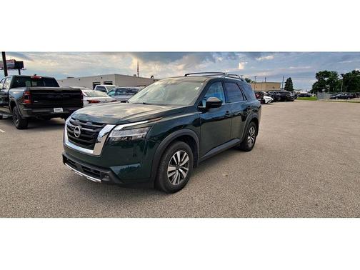 2023 Nissan Pathfinder SL