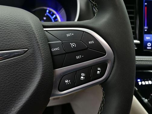 2024 Chrysler Pacifica Hybrid Select
