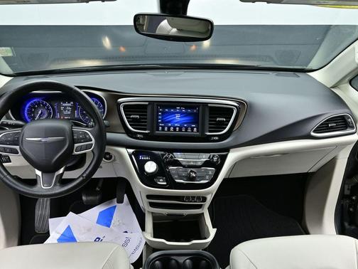 2021 Chrysler Voyager LXI