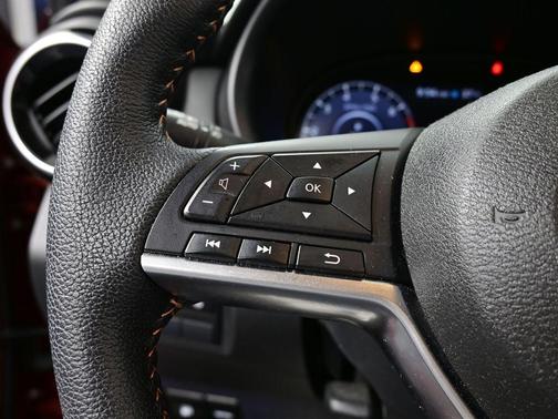 2022 Nissan Kicks SR