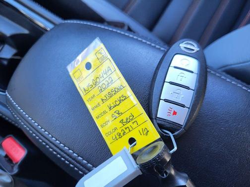 2022 Nissan Kicks SR