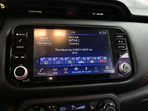 2022 Nissan Kicks SR