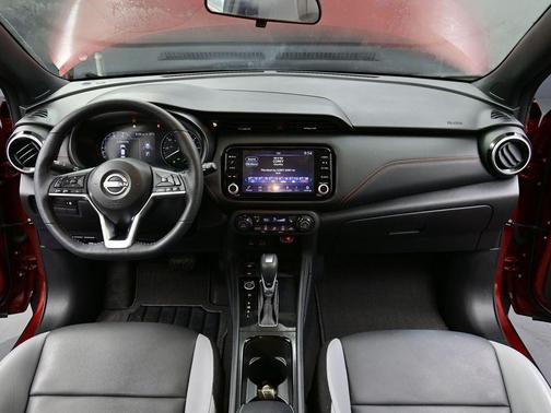 2022 Nissan Kicks SR
