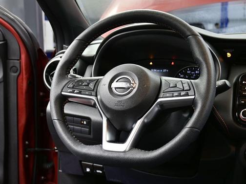 2022 Nissan Kicks SR
