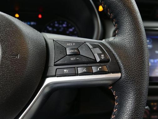 2022 Nissan Kicks SR