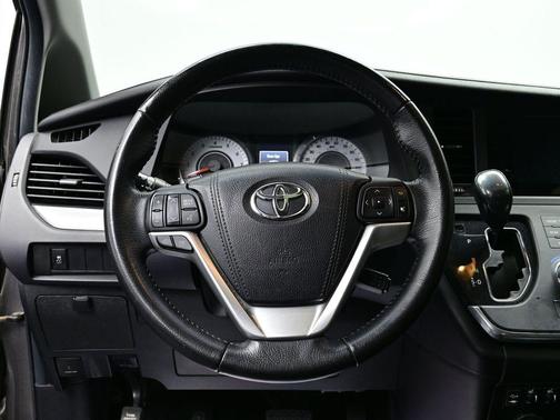 2015 Toyota Sienna SE
