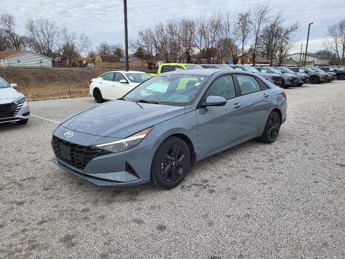 2022 Hyundai ELANTRA SEL