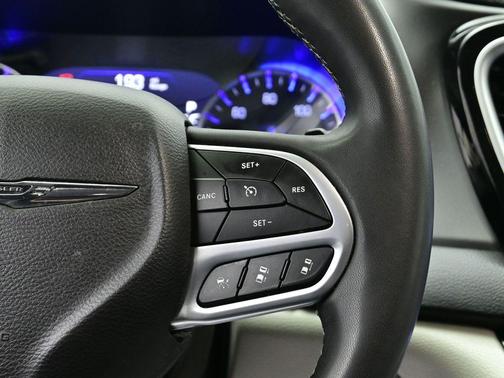 2022 Chrysler Pacifica Touring-L