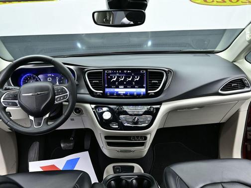 2023 Chrysler Pacifica Touring-L