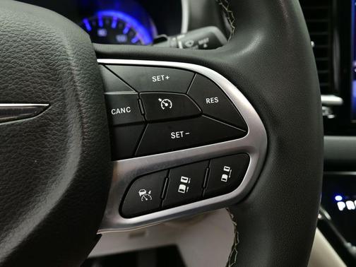 2023 Chrysler Pacifica Touring-L