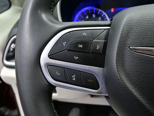 2023 Chrysler Pacifica Touring-L