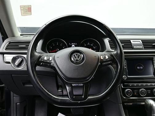 2018 Volkswagen Passat 2.0T SE