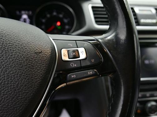 2018 Volkswagen Passat 2.0T SE