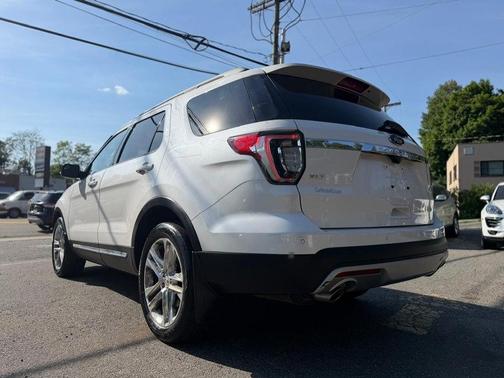 Oxford White 2016 Ford Explorer XLT
