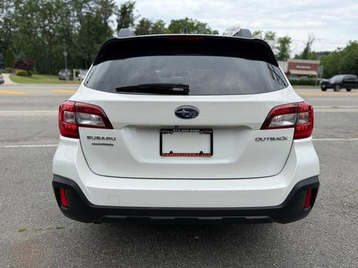 Crystal White Pearl 2018 Subaru Outback 2.5i Premium