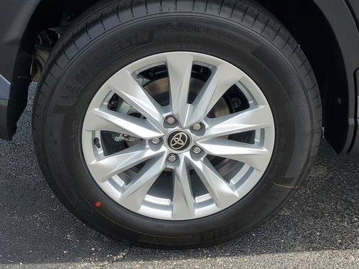 2025 Toyota Corolla Cross LE