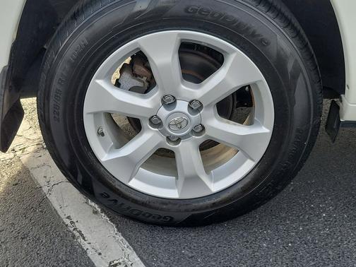 Blizzard Pearl 2010 Toyota RAV4 Limited