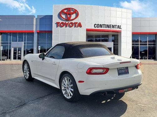 Bianco Gelato White 2017 FIAT 124 Spider Base