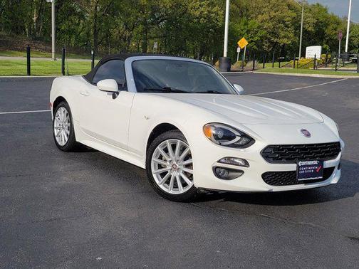 Bianco Gelato White 2017 FIAT 124 Spider Base