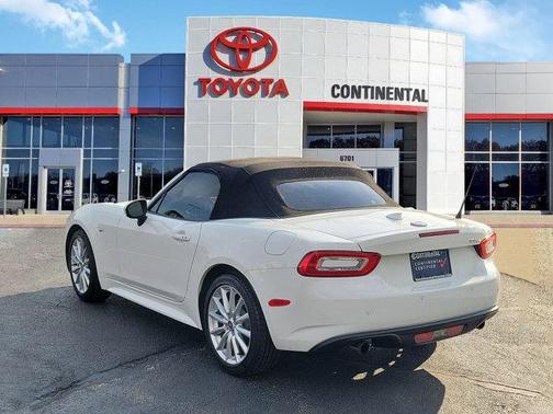 Bianco Gelato White 2017 FIAT 124 Spider Base