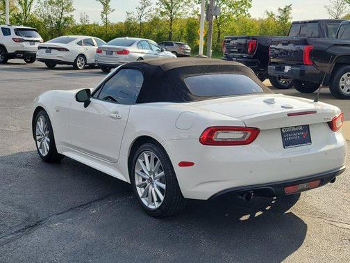 Bianco Gelato White 2017 FIAT 124 Spider Base